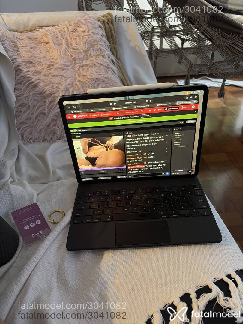 Acompanhante mulher com cabelo castanho de olhos mel em Virtual - Talita Amazona