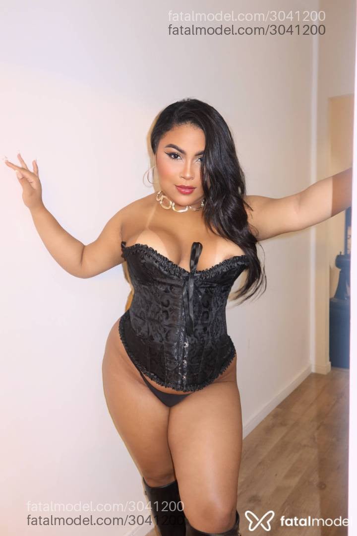 Acompanhante mulher morena (o) de olhos castanhos - Melissa Mello