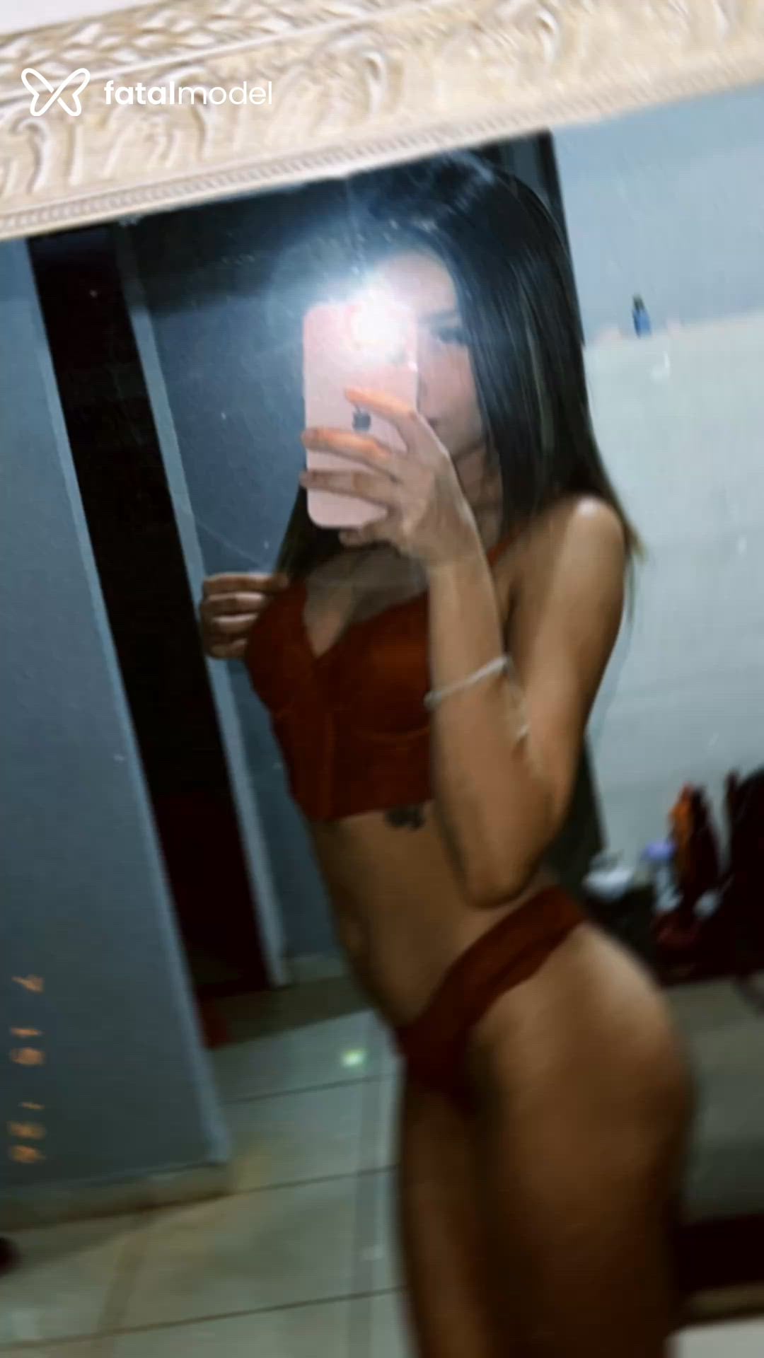 Acompanhante mulher loira (o) de olhos castanhos - Jadyyy