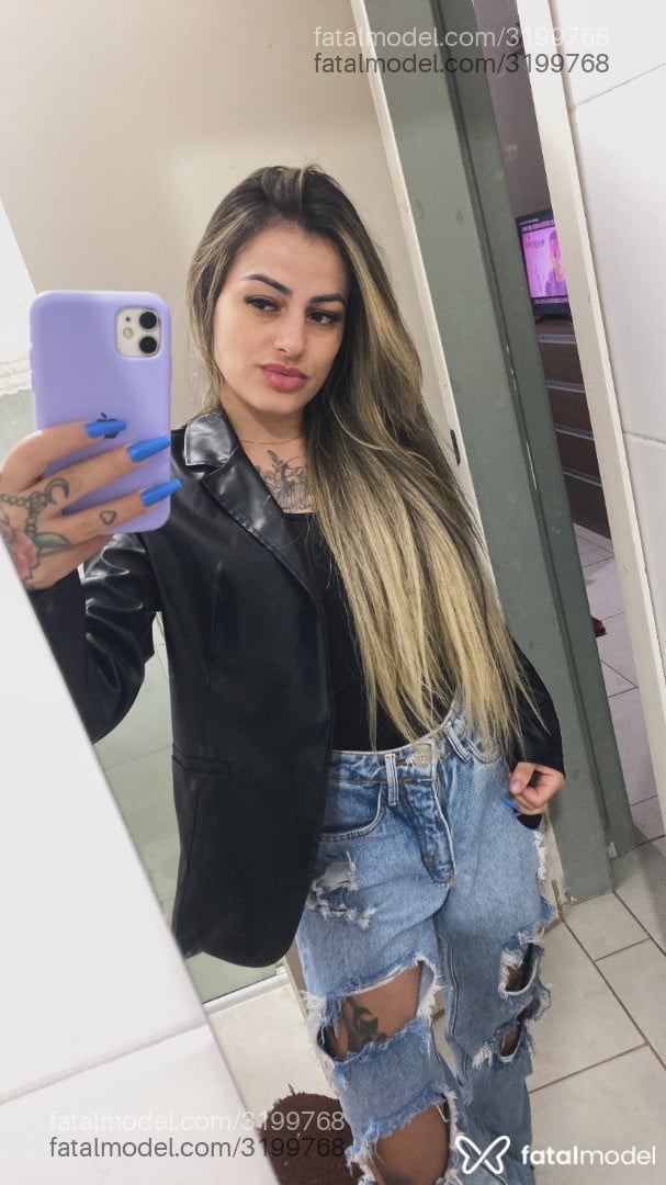 Acompanhante mulher com cabelo castanho de olhos castanhos em Paranaguá - Lavínia Alencar