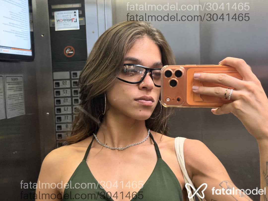 Acompanhante mulher com cabelo castanho de olhos verdes em São Paulo - Stella Bianchi