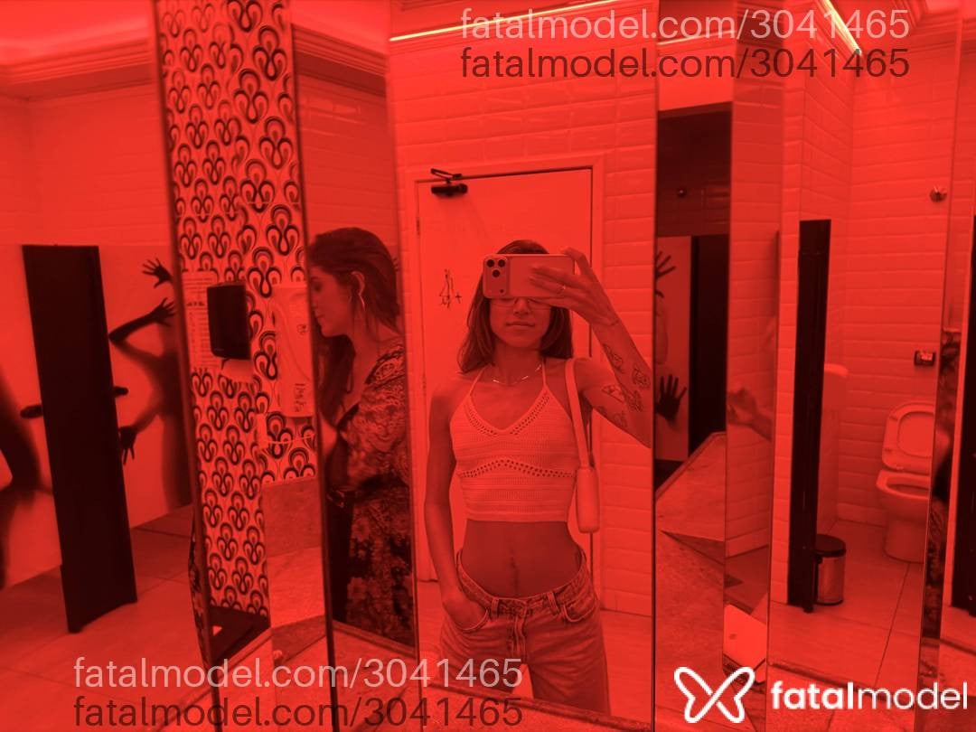 Acompanhante mulher com cabelo castanho de olhos verdes em São Paulo - Stella Bianchi