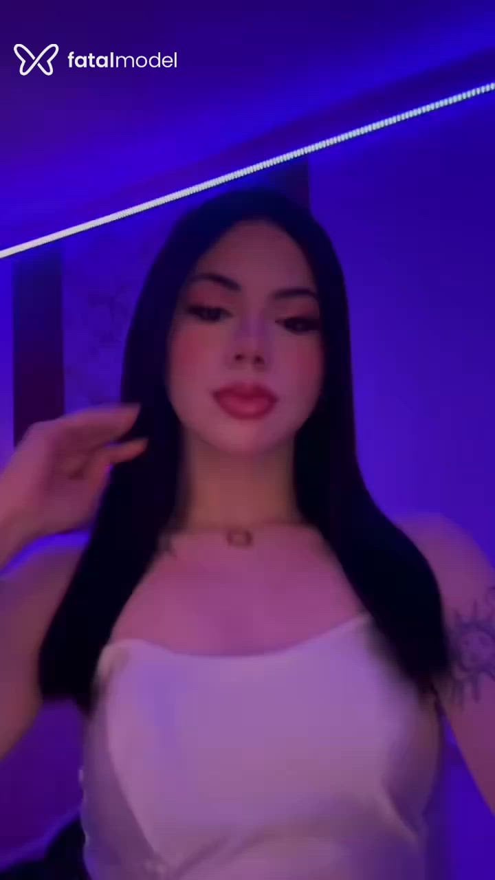 Acompanhante mulher trans com cabelo castanho de olhos castanhos - Mirella Santos