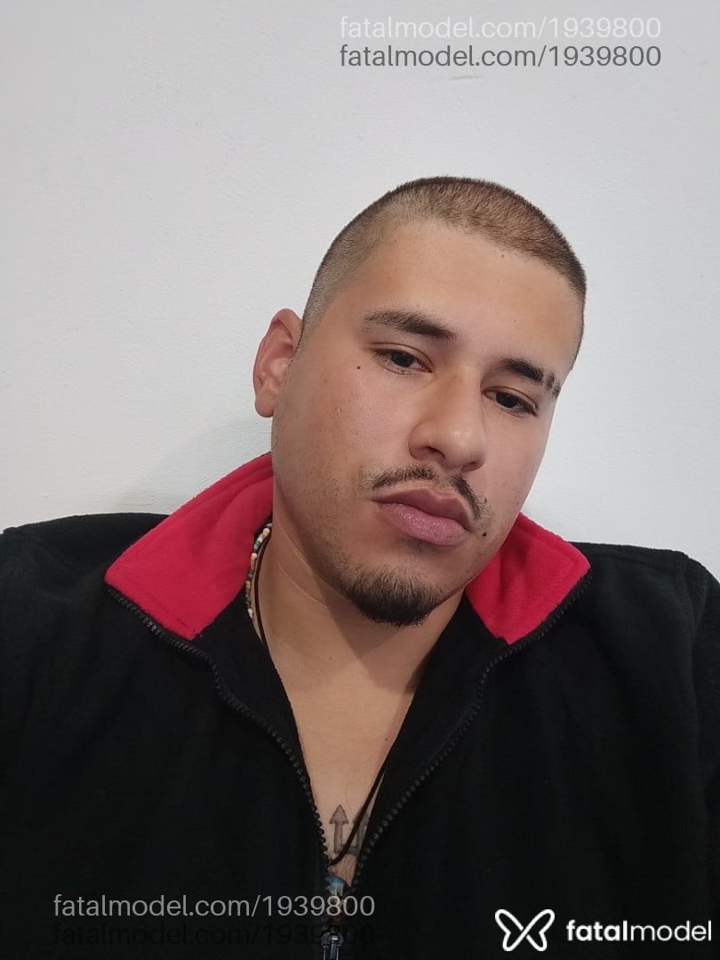 Acompanhante homem morena (o) de olhos pretos - Dyoni