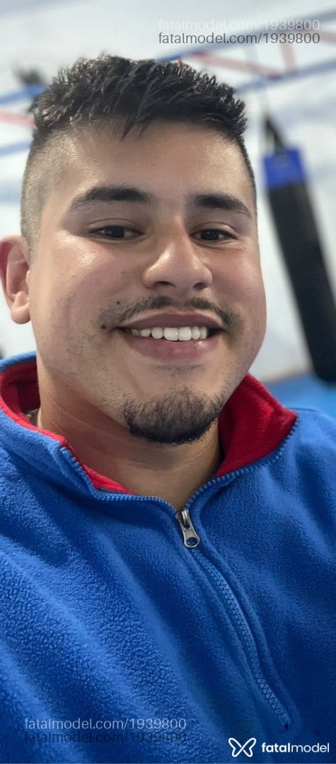 Acompanhante homem morena (o) de olhos pretos - Dyoni