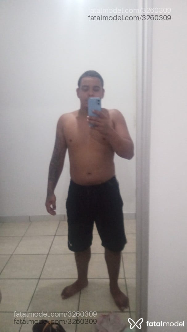 Acompanhante homem morena (o) de olhos castanhos em Vila Velha Acompanhante homem morena (o) de olhos castanhos em Vila Velha - Luizinho