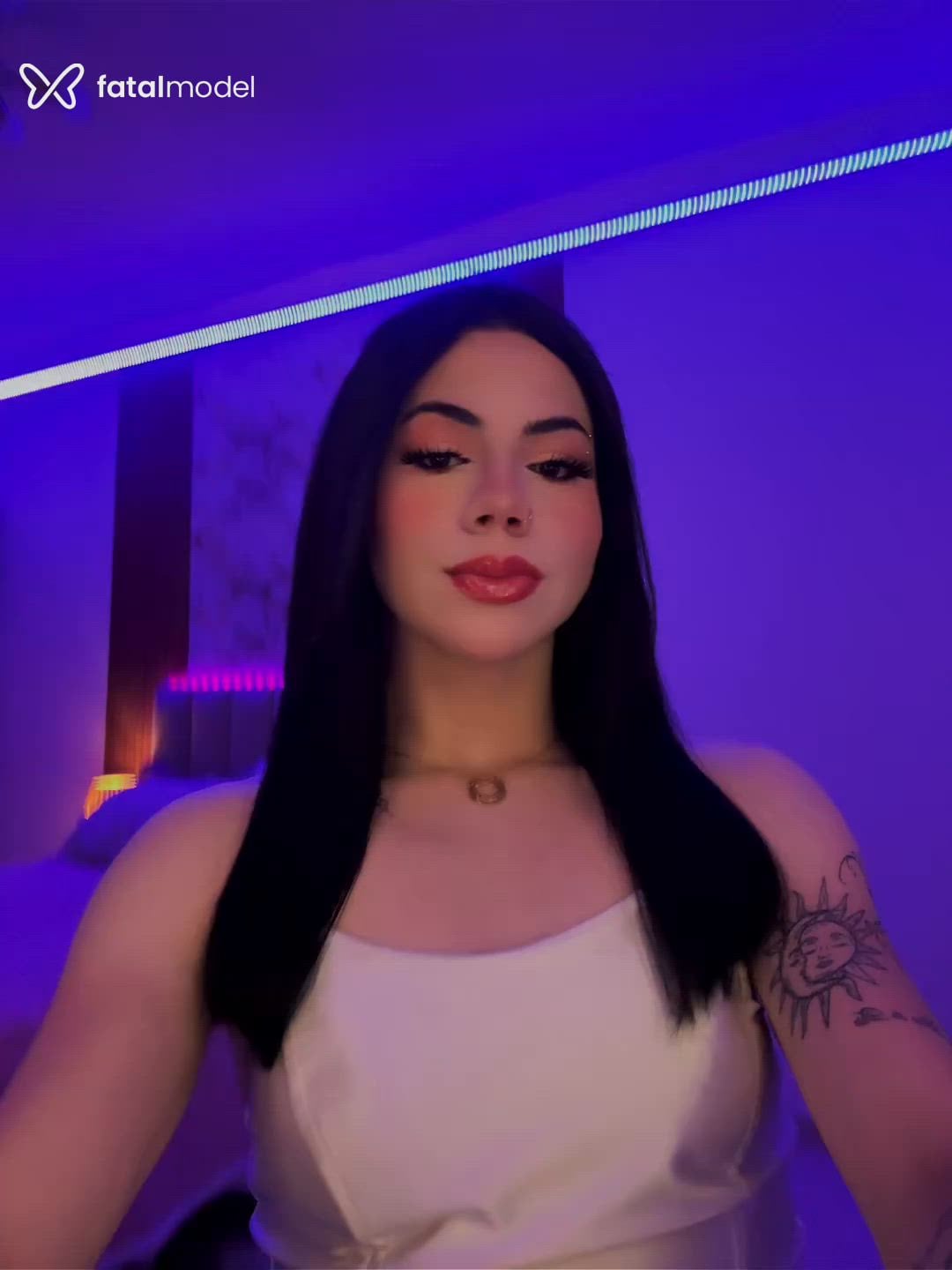 Acompanhante mulher trans com cabelo castanho de olhos castanhos - Mirella Santos