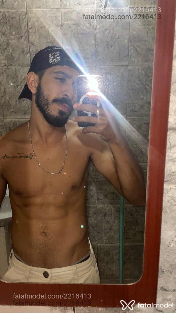 Acompanhante homem morena (o) de olhos mel em Caratinga - Joaooo