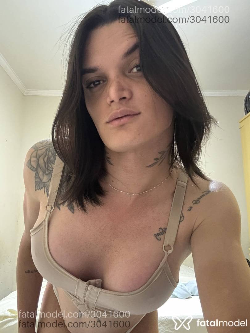 Acompanhante mulher trans com cabelo castanho de olhos castanhos - Isabela Acompanhante mulher trans com cabelo castanho de olhos castanhos - Isabela