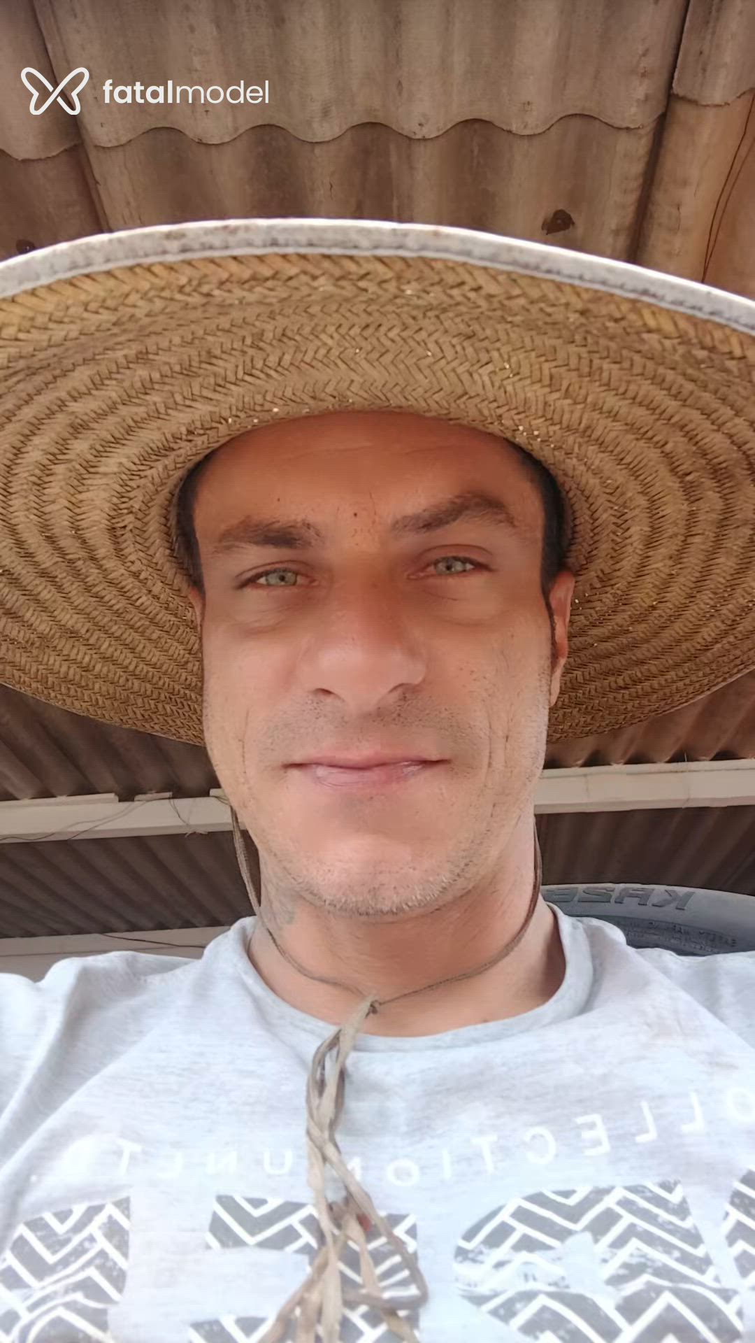 Acompanhante homem com cabelo castanho de olhos verdes em Ribeirão Preto Acompanhante homem com cabelo castanho de olhos verdes em Ribeirão Preto - Deco Love