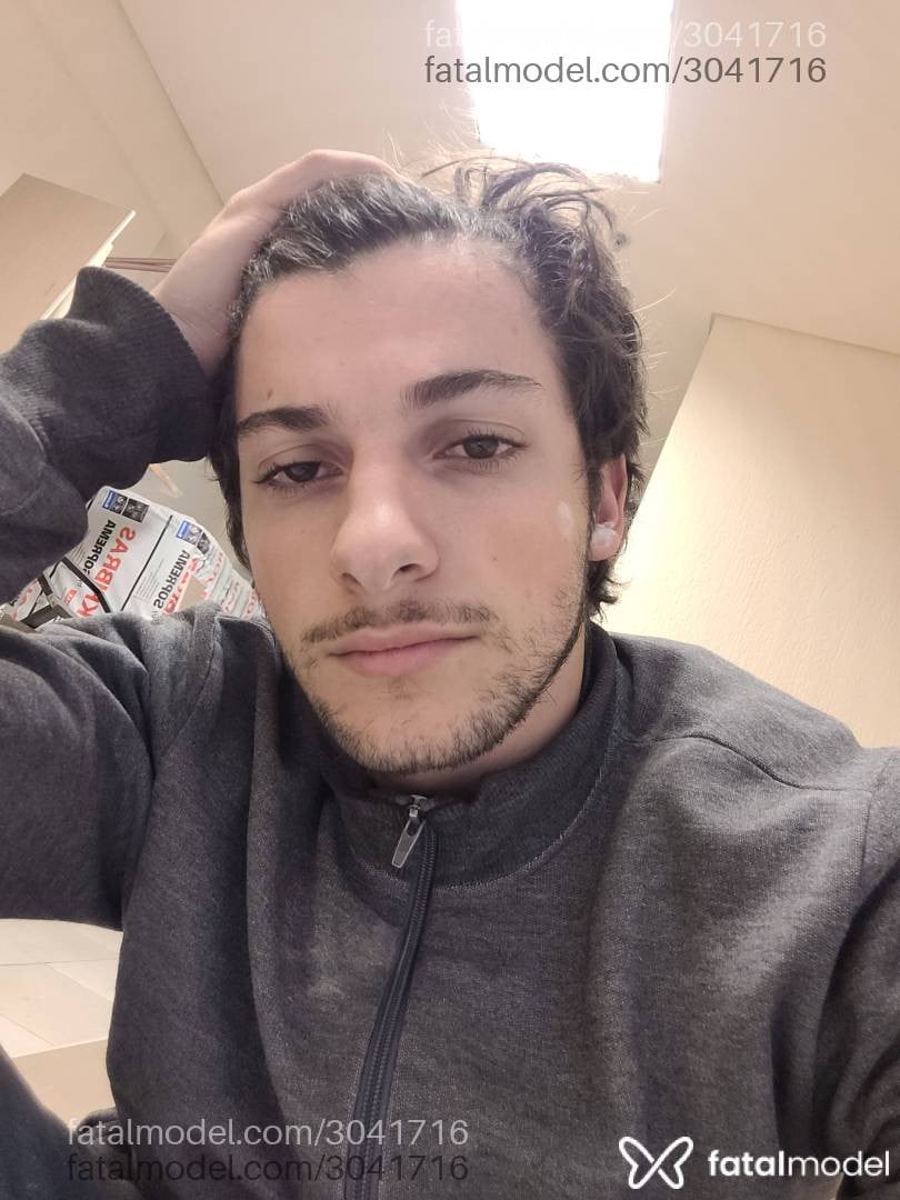 Acompanhante homem com cabelo castanho de olhos castanhos - Willpedreiro