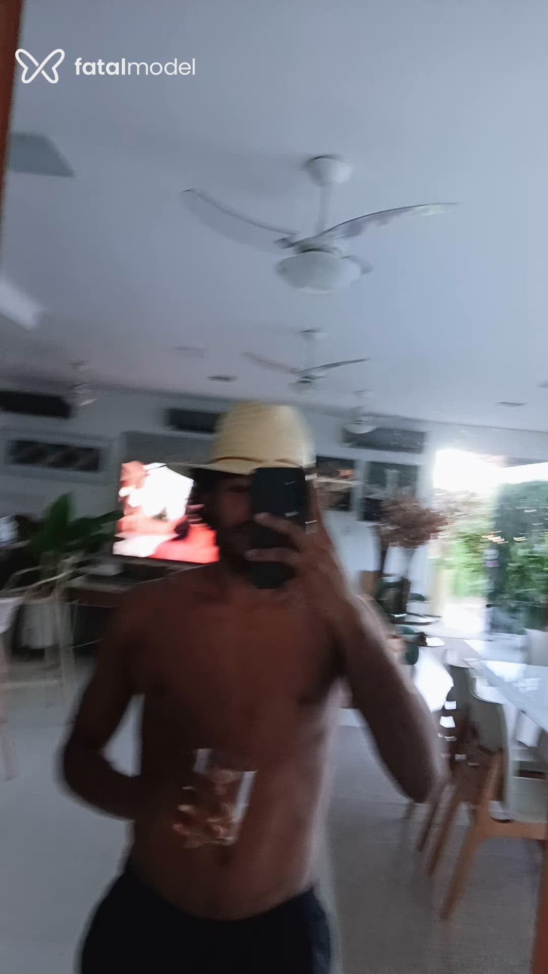 Acompanhante homem morena (o) de olhos pretos - Camargo