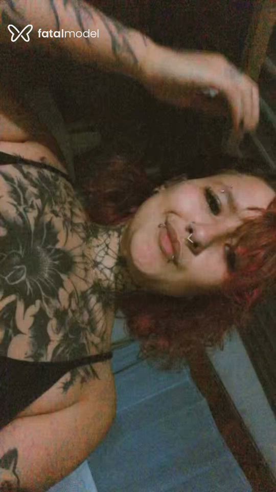 Acompanhante mulher com cabelo colorido de olhos castanhos - Pinnk Acompanhante mulher com cabelo colorido de olhos castanhos - Pinnk
