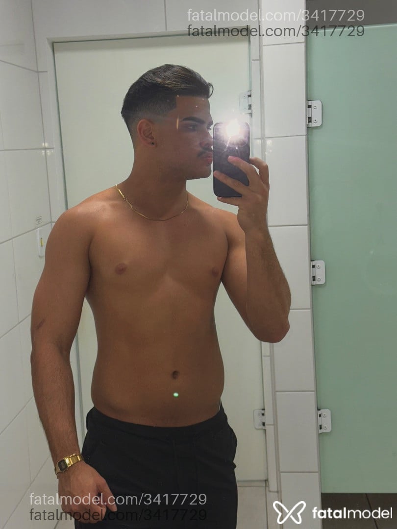 Acompanhante homem com cabelo castanho de olhos mel em Florianópolis - Mathias