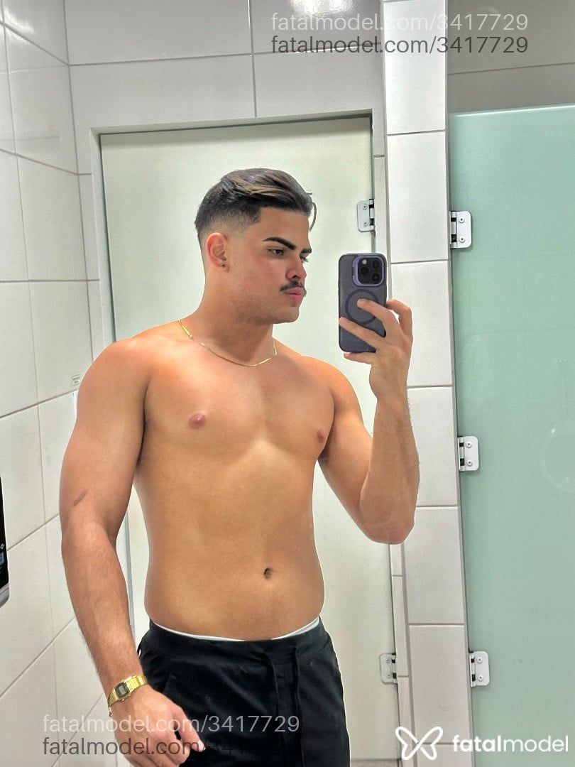 Acompanhante homem com cabelo castanho de olhos mel em Florianópolis - Mathias