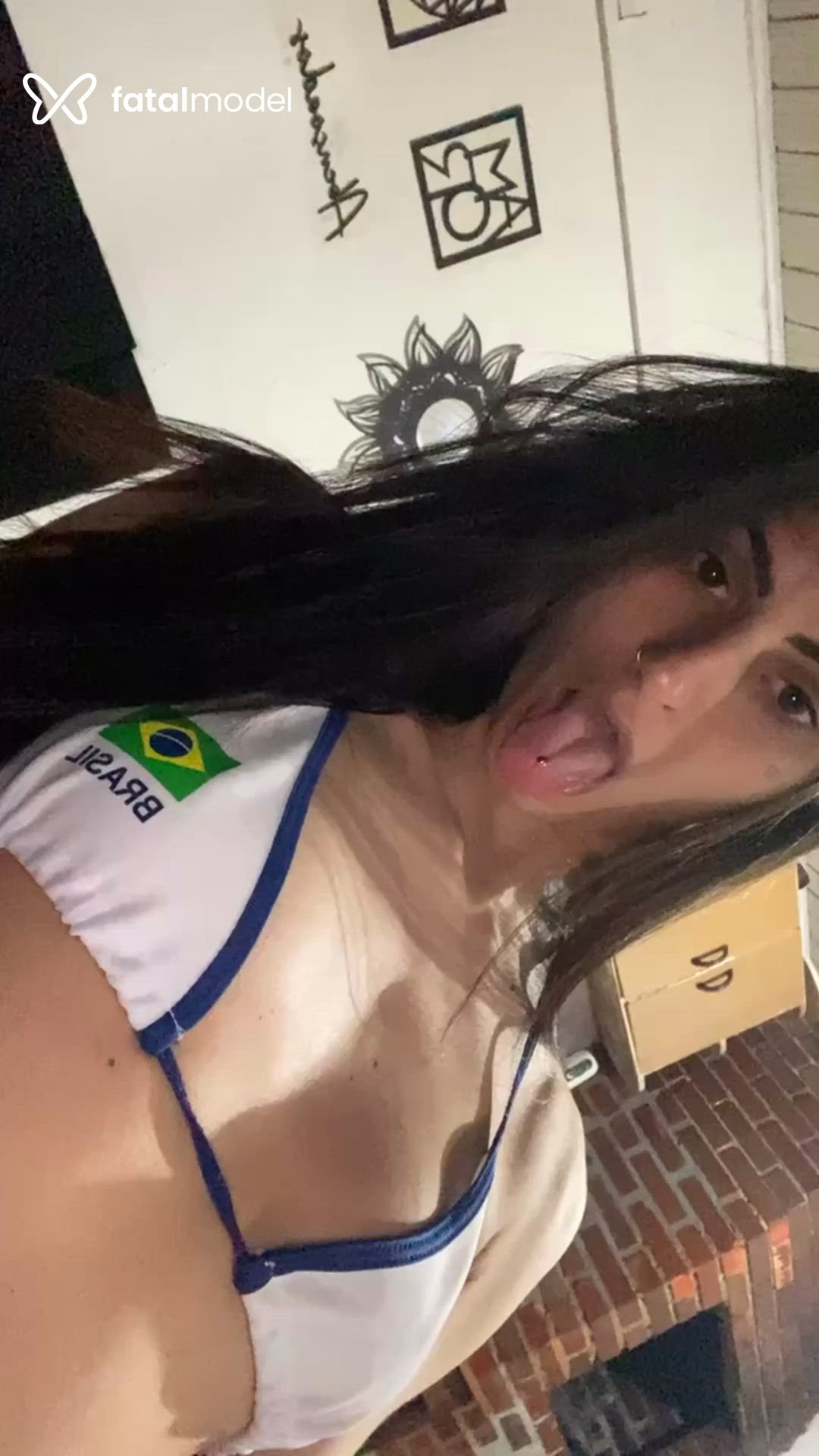 Acompanhante mulher trans morena (o) de olhos castanhos em Torres Acompanhante mulher trans morena (o) de olhos castanhos em Torres - Júlia