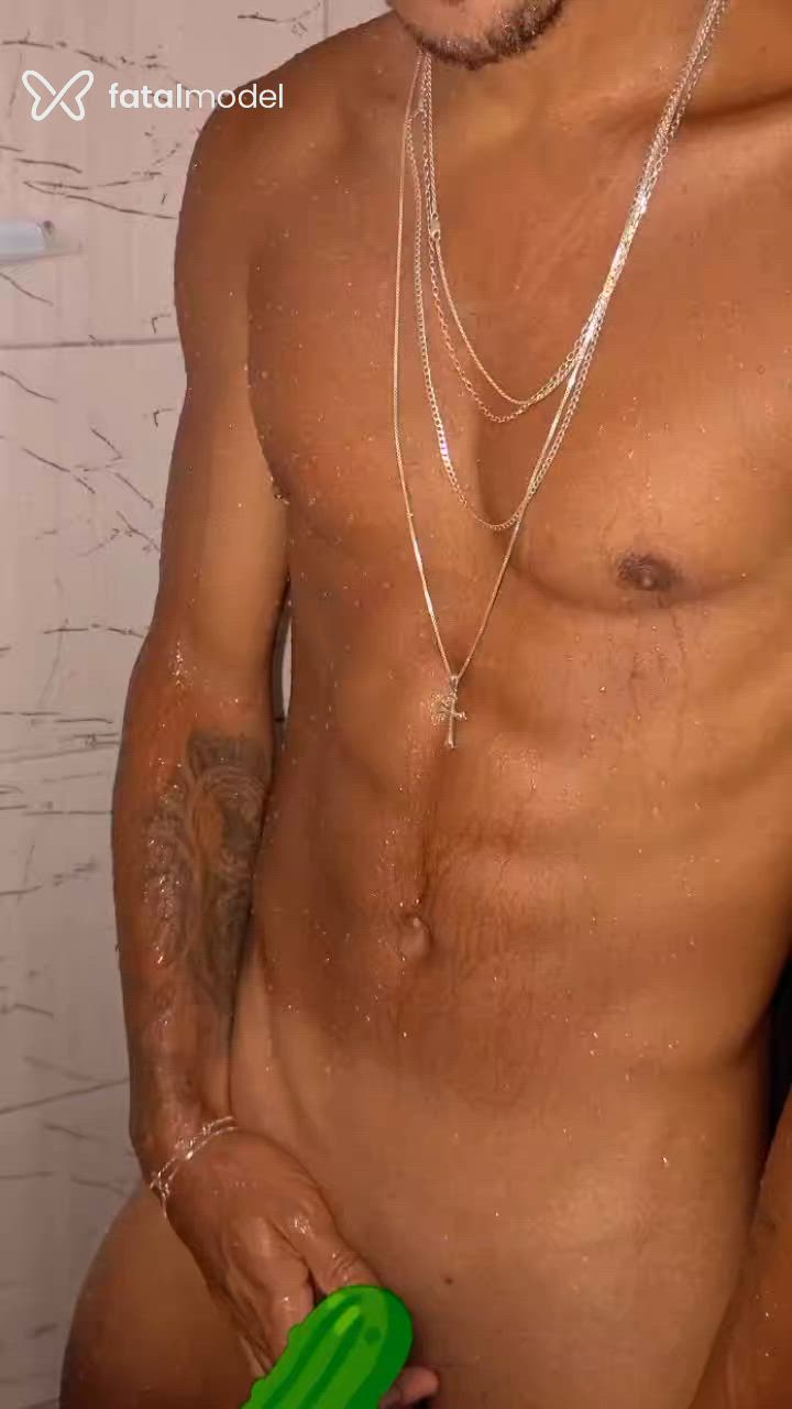 Acompanhante homem com cabelo castanho de olhos verdes - Loiropivete Acompanhante homem com cabelo castanho de olhos verdes - Loiropivete