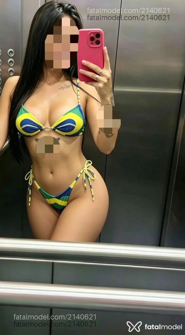 Acompanhante mulher com cabelo colorido de olhos cinza em Ponta Grossa - Bella Campos
