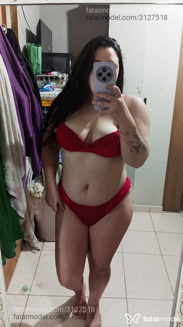 Acompanhante mulher com cabelo castanho de olhos castanhos em Blumenau - Monique Rafaela