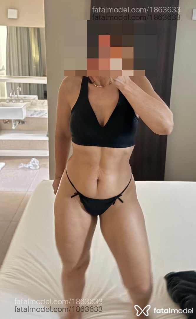 Acompanhante mulher com cabelo castanho de olhos pretos - Lauren Acompanhante mulher com cabelo castanho de olhos pretos - Lauren
