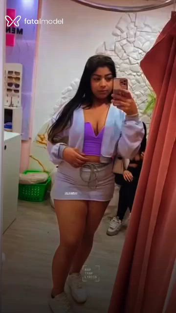 Acompanhante mulher morena (o) de olhos mel em Cotia Acompanhante mulher morena (o) de olhos mel em Cotia - Hilary