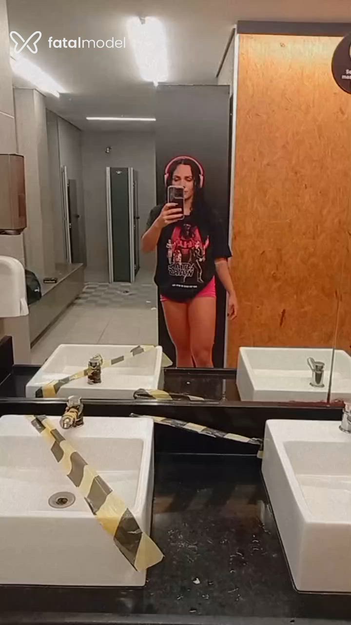 Acompanhante mulher com cabelo castanho de olhos castanhos em Rio de Janeiro Acompanhante mulher com cabelo castanho de olhos castanhos em Rio de Janeiro - Beatriz