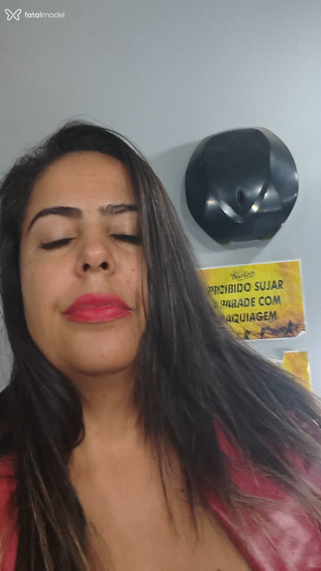 Acompanhante mulher com cabelo colorido de olhos mel em Campo Grande Acompanhante mulher com cabelo colorido de olhos mel em Campo Grande - Joana Darc