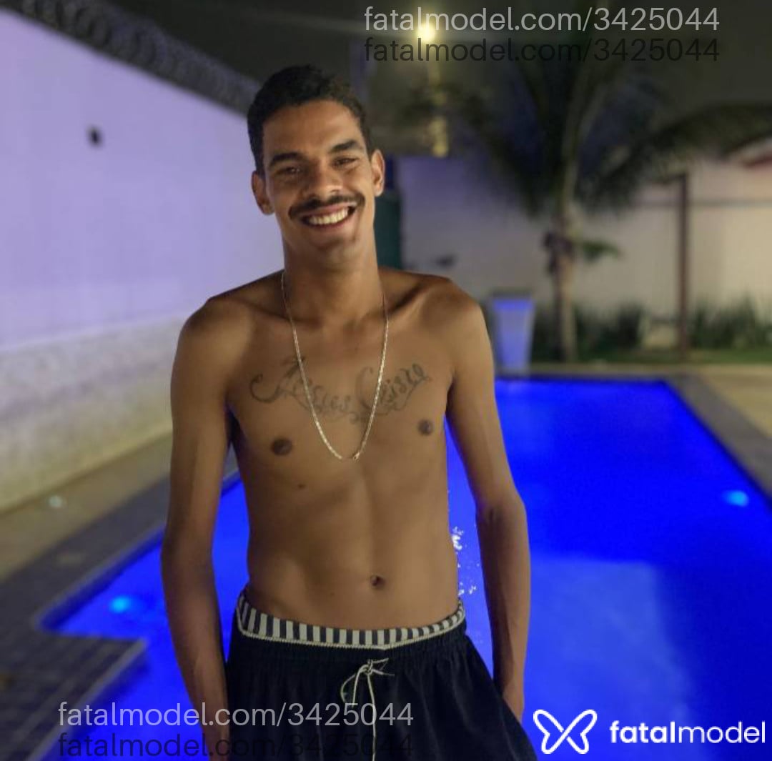 Acompanhante homem com cabelo grisalho de olhos castanhos em Goiânia - Gabriel Araújo