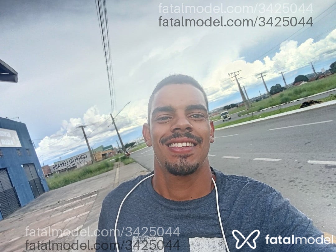 Acompanhante homem com cabelo grisalho de olhos castanhos em Goiânia - Gabriel Araújo