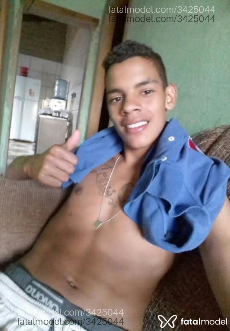 Acompanhante homem com cabelo grisalho de olhos castanhos em Goiânia - Gabriel Araújo