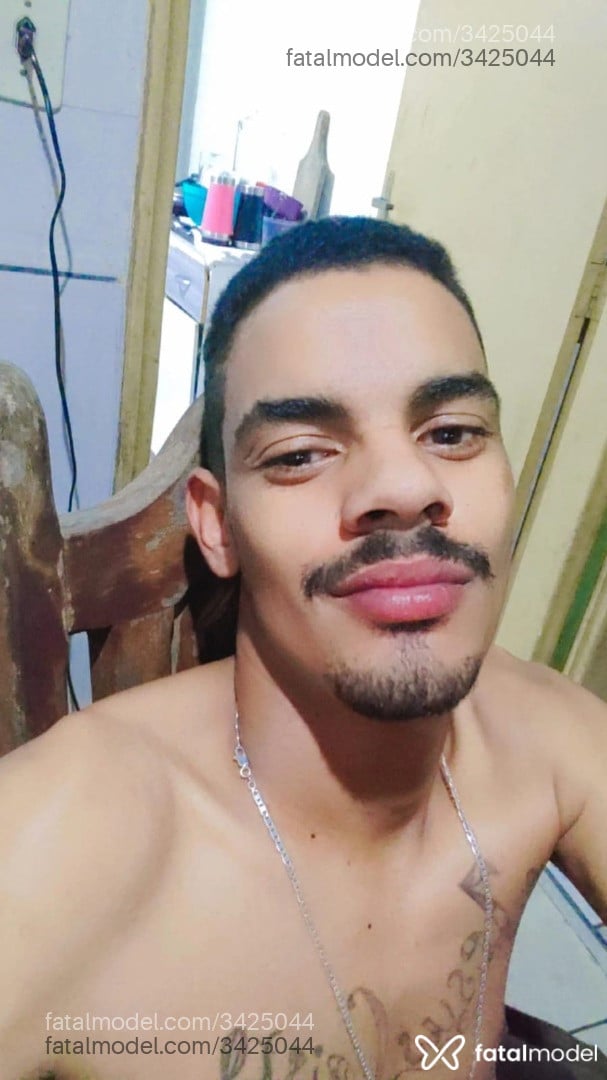 Acompanhante homem com cabelo grisalho de olhos castanhos em Goiânia - Gabriel Araújo
