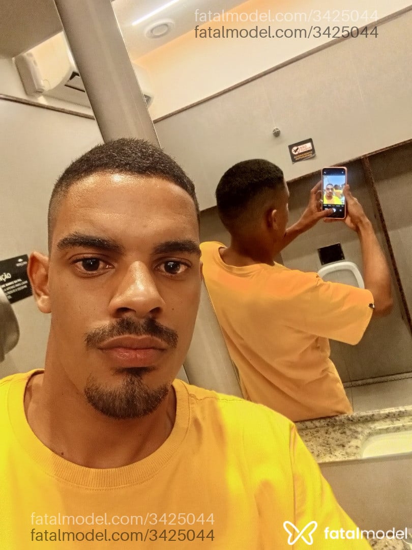 Acompanhante homem com cabelo grisalho de olhos castanhos em Goiânia - Gabriel Araújo