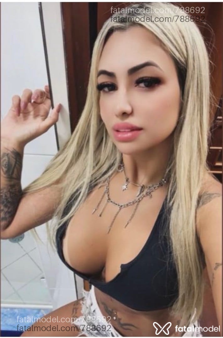 Acompanhante mulher loira (o) de olhos castanhos em São José dos Campos - Aline