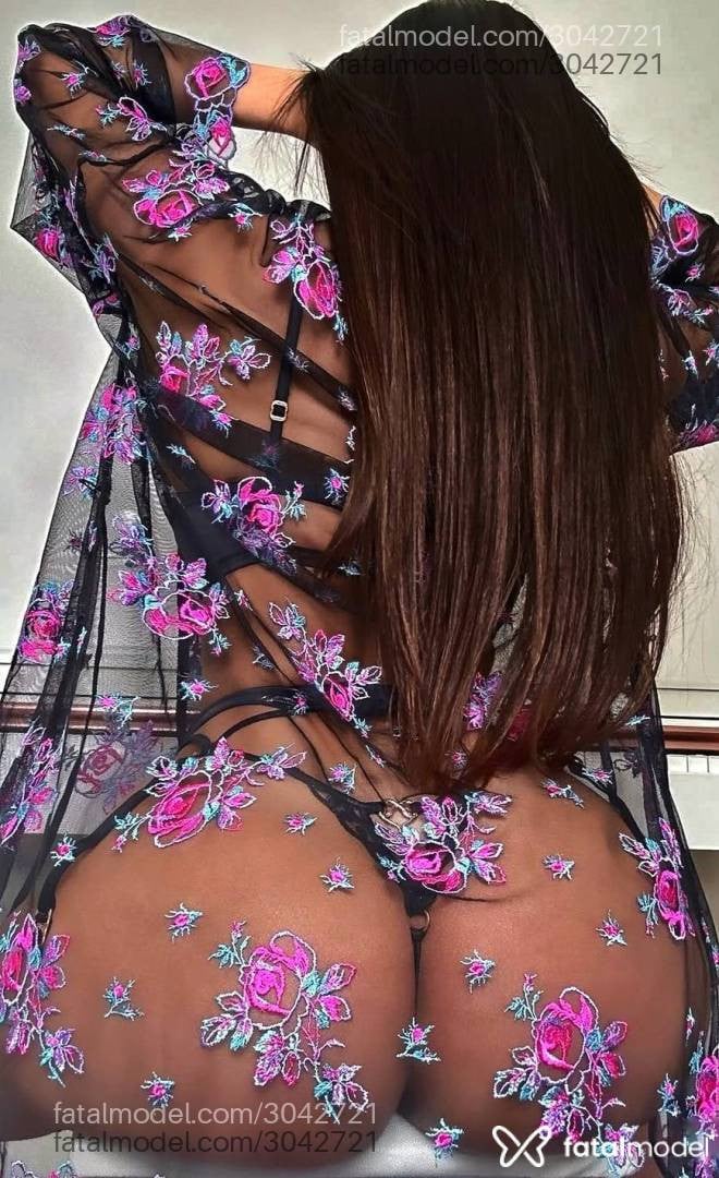 Acompanhante mulher com cabelo castanho de olhos mel em Vila Velha - Helena Nunes
