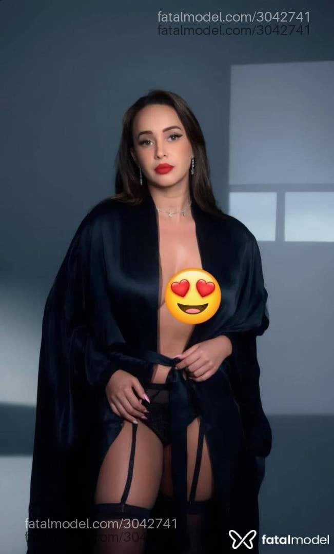 Acompanhante mulher com cabelo castanho de olhos mel - Nicole Ramos