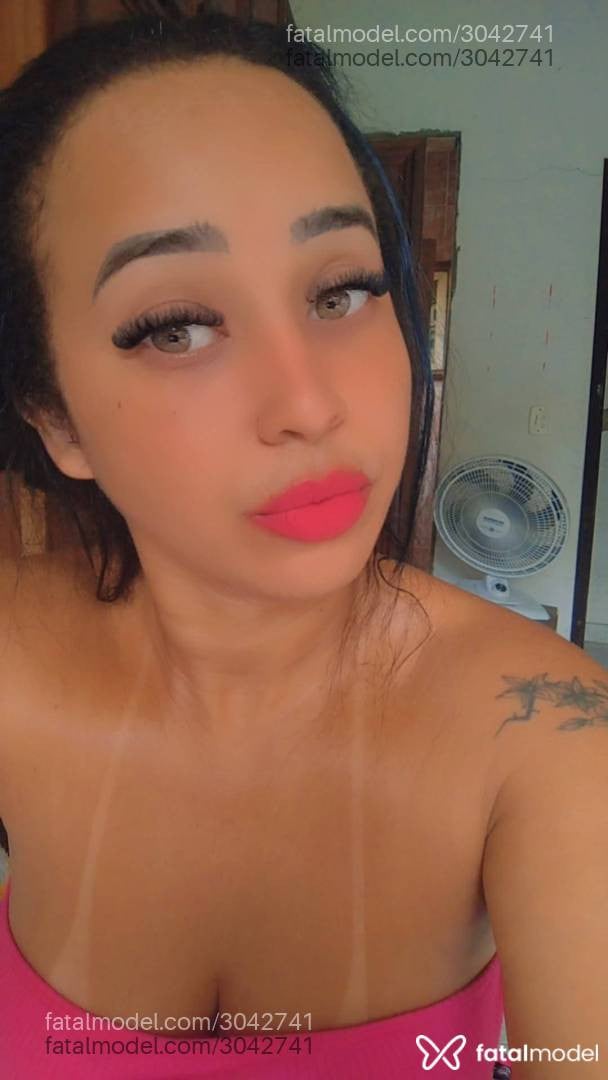 Acompanhante mulher com cabelo castanho de olhos mel - Nicole Ramos