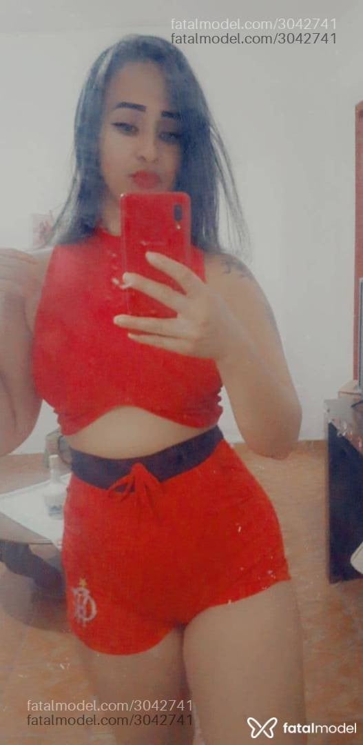 Acompanhante mulher com cabelo castanho de olhos mel - Nicole Ramos