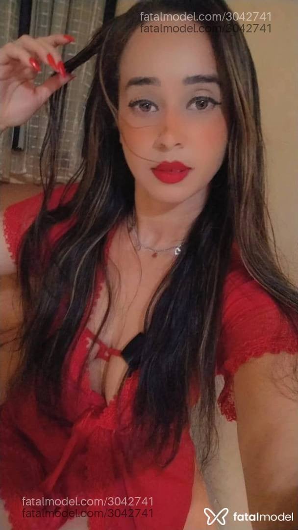 Acompanhante mulher com cabelo castanho de olhos mel - Nicole Ramos