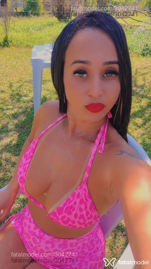 Acompanhante mulher com cabelo castanho de olhos mel - Nicole Ramos