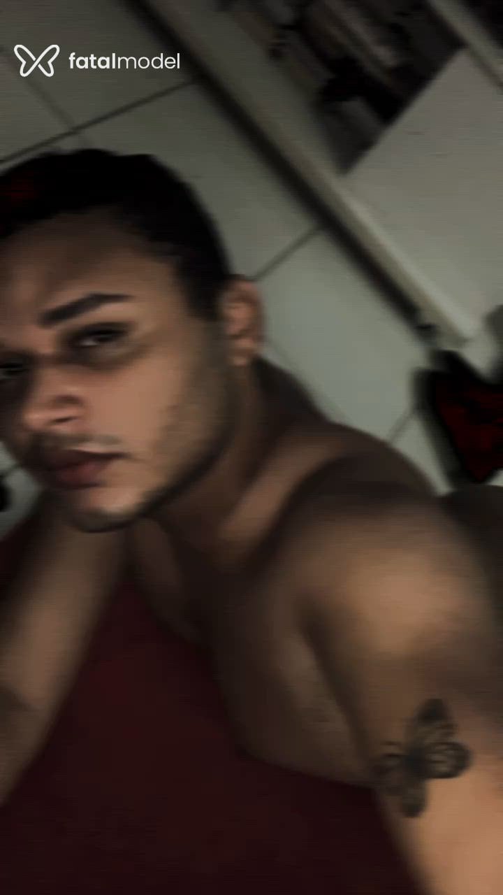 Acompanhante homem trans com cabelo castanho de olhos castanhos em Aracaju Acompanhante homem trans com cabelo castanho de olhos castanhos em Aracaju - Imola