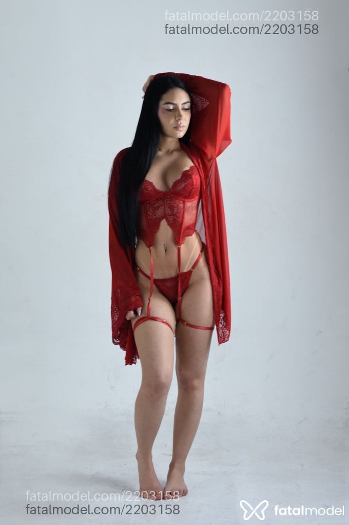 Acompanhante mulher morena (o) de olhos verdes - Mia Monroe