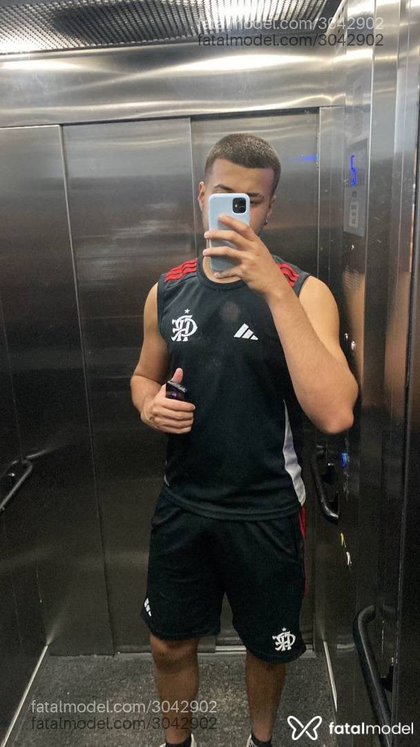 Acompanhante homem morena (o) de olhos castanhos em Rio de Janeiro - Eneri