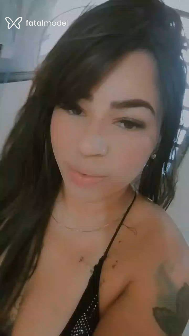 Acompanhante mulher morena (o) de olhos castanhos - Morena