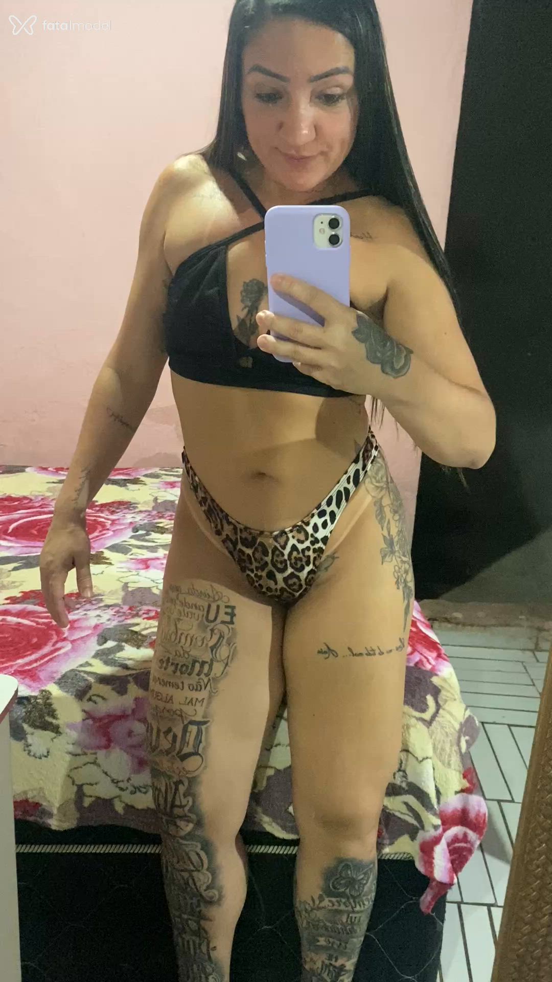 Acompanhante mulher com cabelo colorido de olhos castanhos em Parnamirim Acompanhante mulher com cabelo colorido de olhos castanhos em Parnamirim - Ah Cabulozinha