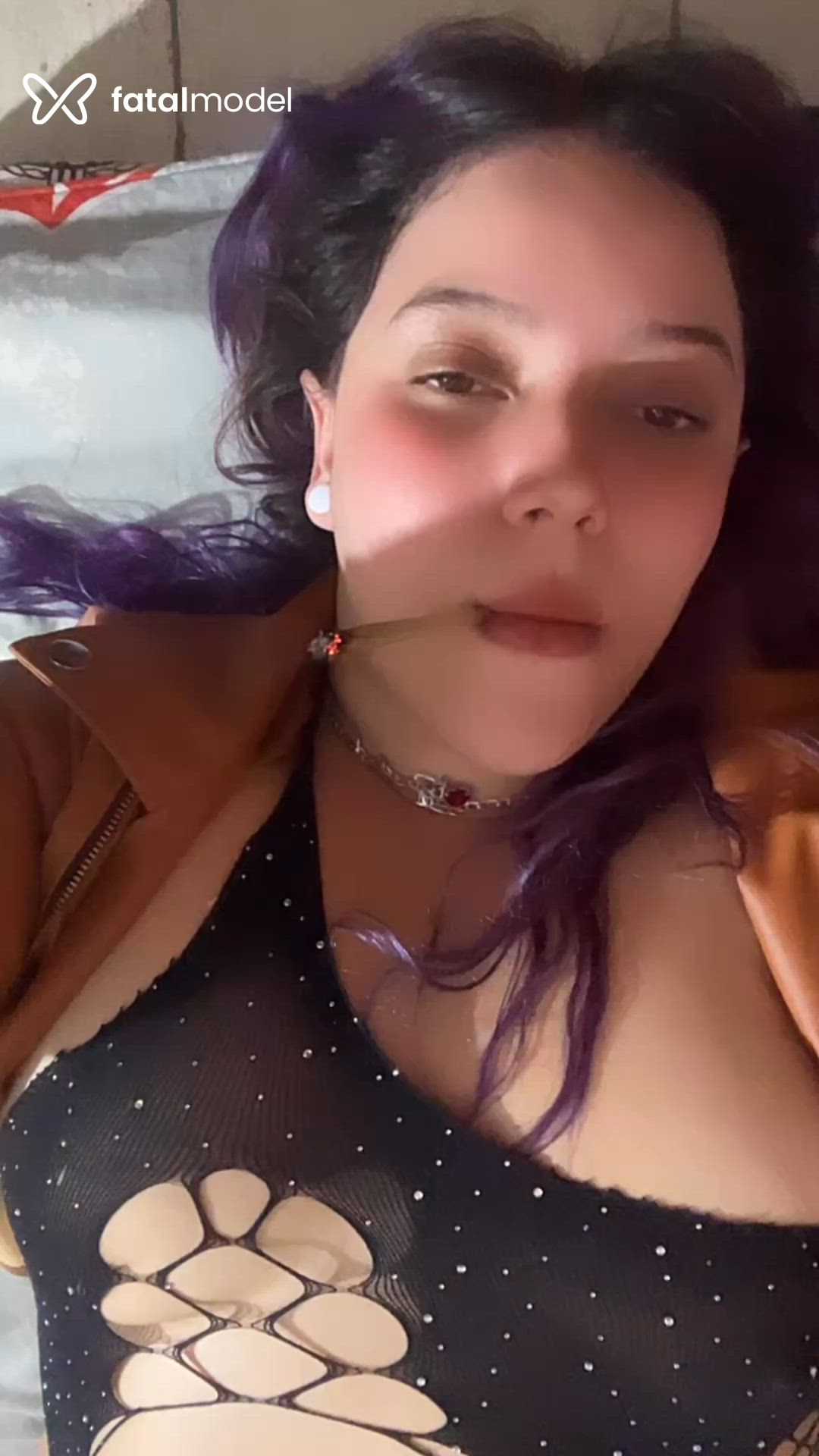 Acompanhante mulher com cabelo colorido de olhos mel em Várzea Paulista Acompanhante mulher com cabelo colorido de olhos mel em Várzea Paulista - Konan