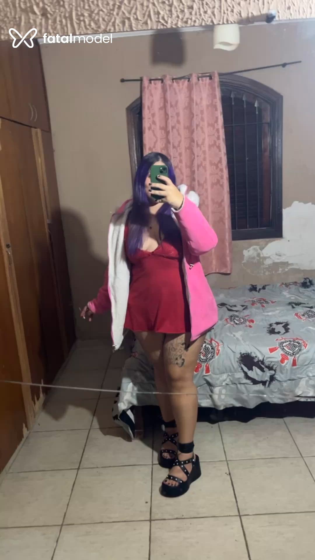 Acompanhante mulher com cabelo colorido de olhos mel em Várzea Paulista Acompanhante mulher com cabelo colorido de olhos mel em Várzea Paulista - Konan