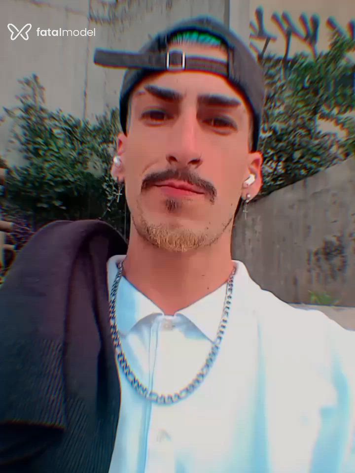 Acompanhante homem com cabelo castanho de olhos pretos em Curitiba Acompanhante homem com cabelo castanho de olhos pretos em Curitiba - TotallSigillo