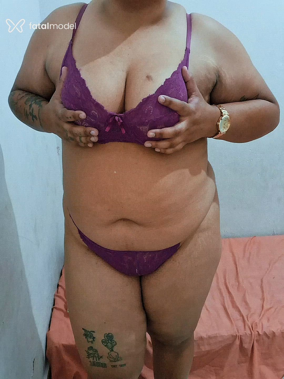 Acompanhante mulher com cabelo colorido de olhos castanhos em Virtual Acompanhante mulher com cabelo colorido de olhos castanhos em Virtual - Emanuele Lima