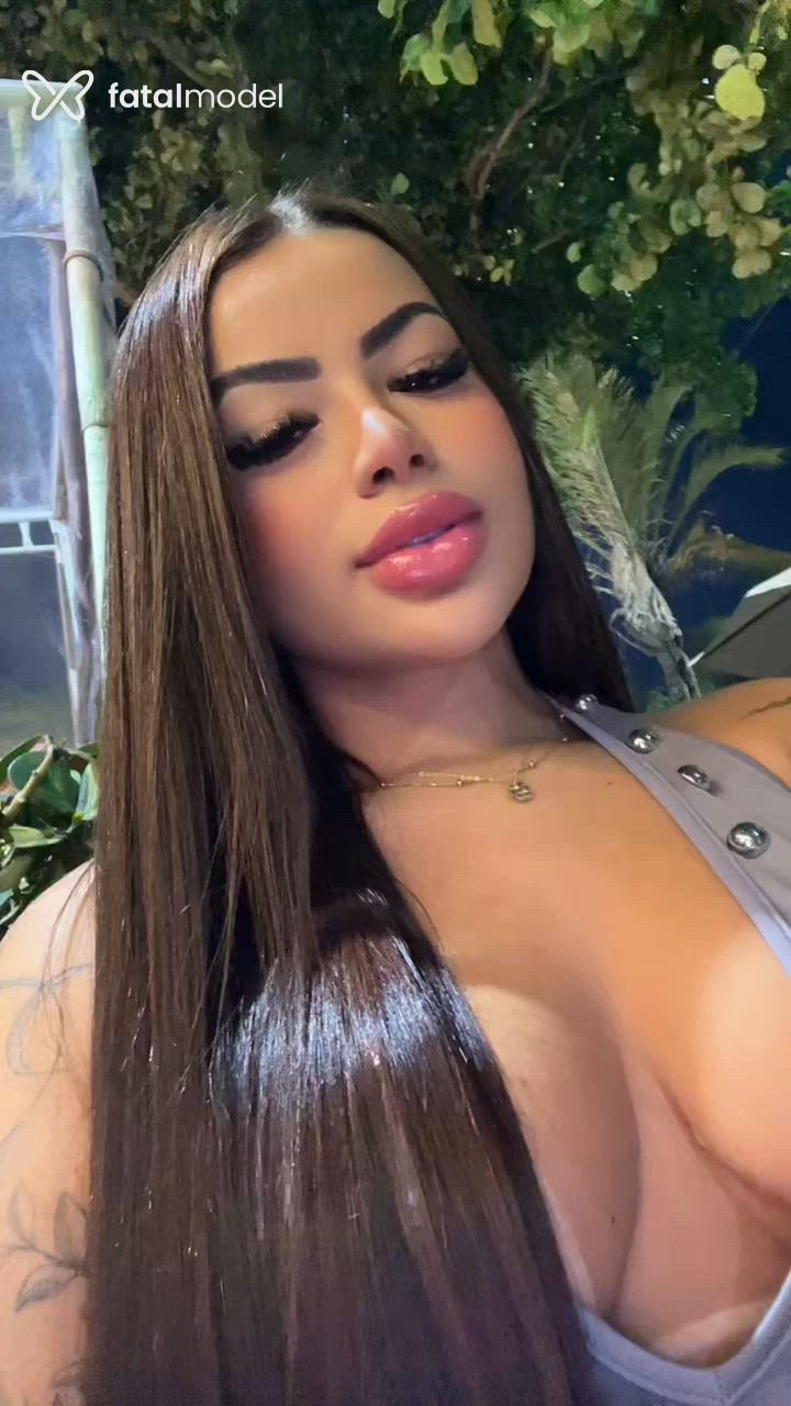 Acompanhante mulher com cabelo castanho de olhos castanhos em Ipatinga Acompanhante mulher com cabelo castanho de olhos castanhos em Ipatinga - Djully Silva