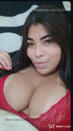 Acompanhante mulher com cabelo castanho de olhos castanhos em São Gonçalo - Cristal